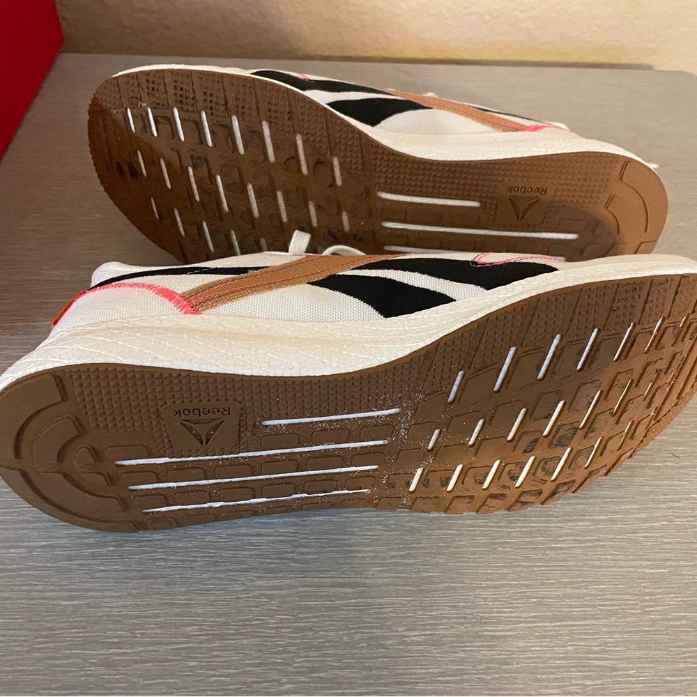 Reebok Sneakers size 10 - Picture 3 of 3